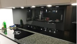 Küchenrückwand_schwarz.jpg
